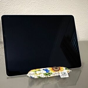 Handmade Floral Small Tablet Stand